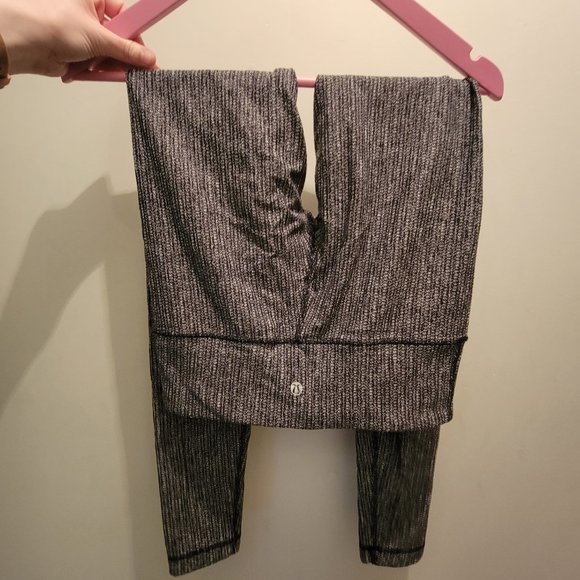 Size 6 Lululemon leggings - Picture 1 of 2